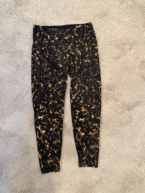 Sweaty Betty Zero Gravity Leggings L Black & Brown/Tan/Gold print
